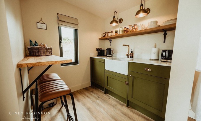 Ballymena Chalet De Esquí | Cosy countryside Chalet with log burner and hot tub.