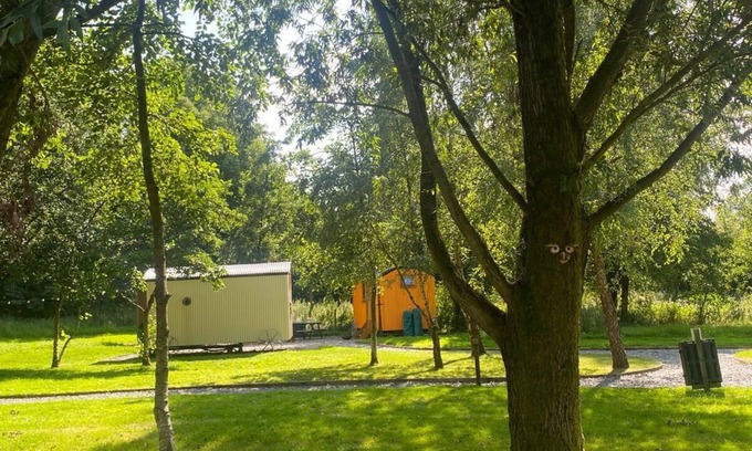 Higher Walton Cabina | Cosy en suite shepherd hut on the grounds of Historic building Samlesbury Hall