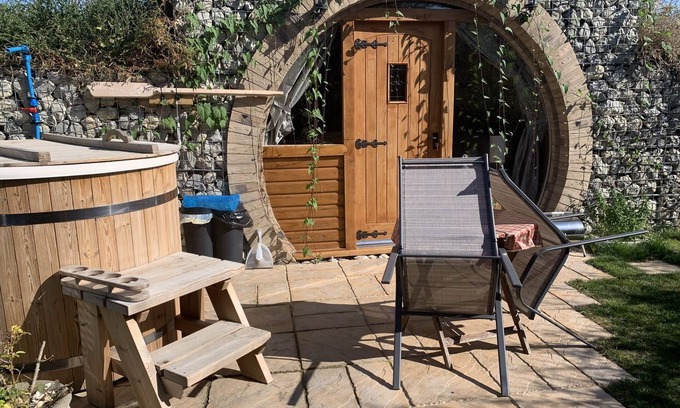 Minster on Sea Casa | Cosy Escape Heated Luxury pod and hot tub