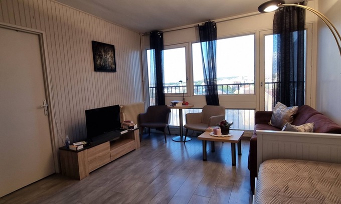 Livry-Gargan Apartamento | Cosy F1 apartment near Stade de France, Paris and Disneyland