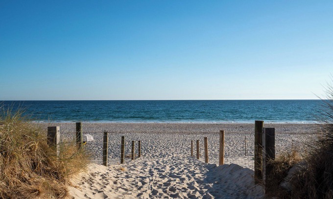 West Beach Apartamento | Cosy, fully-renovated apartment with ocean views and 1-minute walk to the beach