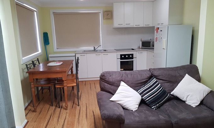 Jindabyne Apartamento | Acogedor, totalmente independiente apartamento frente al lago de 2 dormitorios