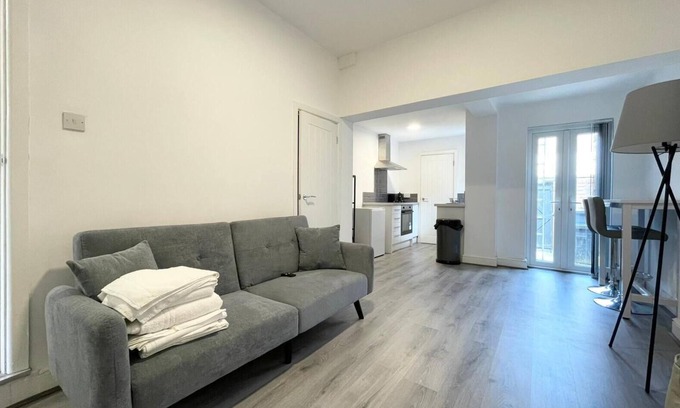Birkenhead Casa | Cosy Group house in Birkenhead