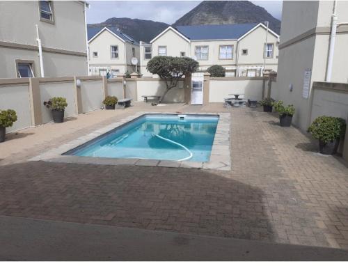 Kareeberg Casa | Cosy Guesthouse near Muizenberg Beach