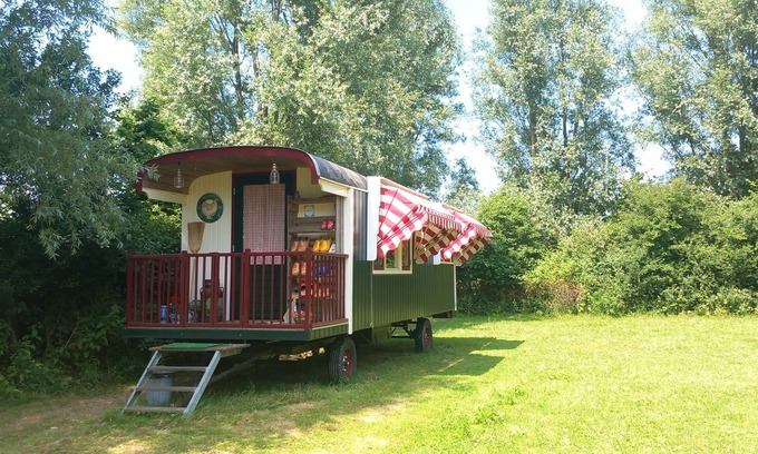 Koudekerke Cabina | Cosy gypsy wagon with private garden near the sea and beach!