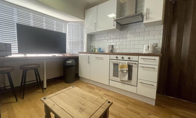 Pinkwell Apartamento | Cosy Heathrow Apartment with 2 Bedrooms