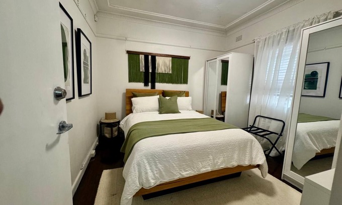 West Ryde Casa | Cosy Hidden Gem with History. Next to Park. Pet Friendly.
