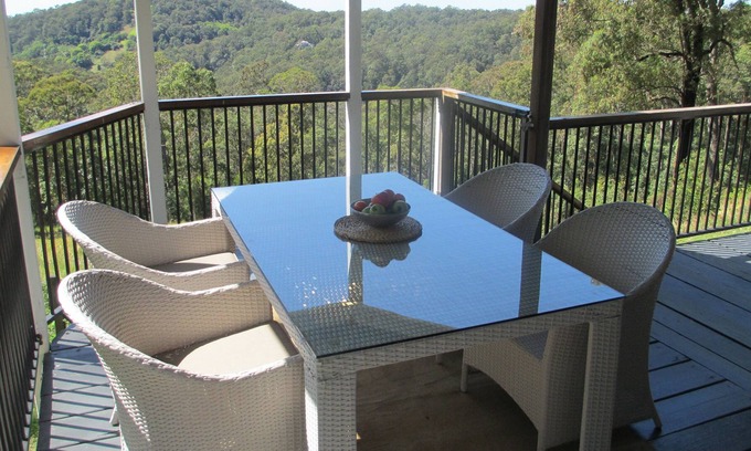 Bonogin Cabaña | Cosy hinterland cottage with ocean and forest views