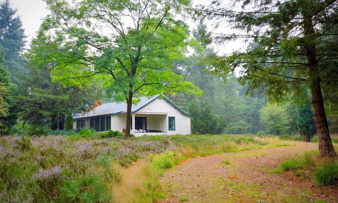 Maarheeze Casa | Cosy Holiday Home in Maarheeze with Verandah