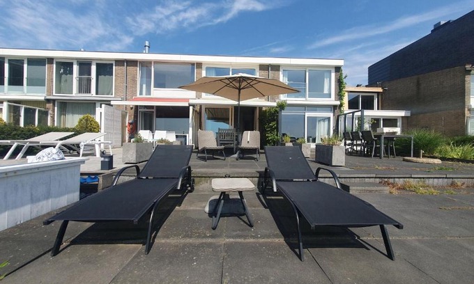 Kamperland Casa | Cosy holiday home on Lake Veere with the beach right at your doorstep