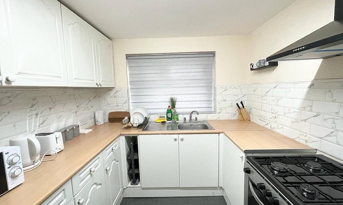Beeston Casa | Cosy home, 4 bedroom near Leeds centre, sleeps 7