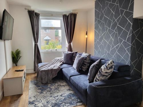 Wyken Apartamento | Cosy Home Ideal for Business, Contractors, Families near Walsgrave Hospital, Shops and M6, A46, Free Parking
