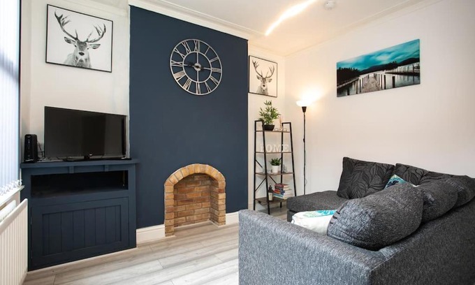 Derby Casa | Cosy home with street parking for you