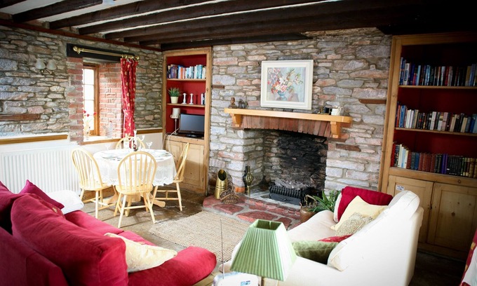 Churston Ferrers Cabaña | Cottage 1 m de Brixham aún escondido del ajetreo y el bullicio.