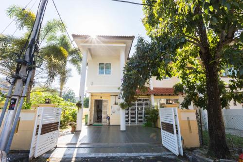 Bayan Lepas Casa | Cosy HomeStay at Penang Island -Beach and Village