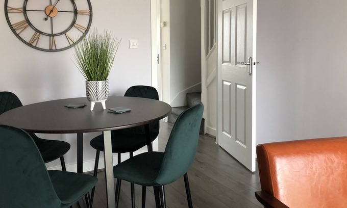 Weston on Trent Casa | Cosy House │ RICOH │ M6 │ Sleeps 6 │ EMPOWER HOMES