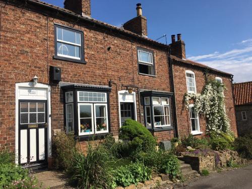 Tealby Casa | Cosy Lincs Wolds cottage in picturesque Tealby