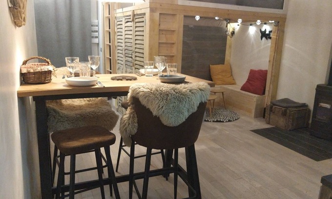 Saint-Etienne-de-Tinee Apartamento | Cosy little apartment sleeping 4 + garden