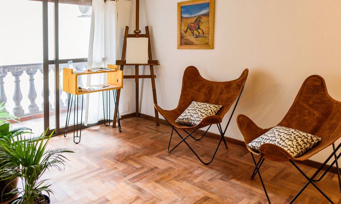 Nueva Córdoba Apartamento | Acogedor apartamento de artista local, ubicación central, totalmente equipado.