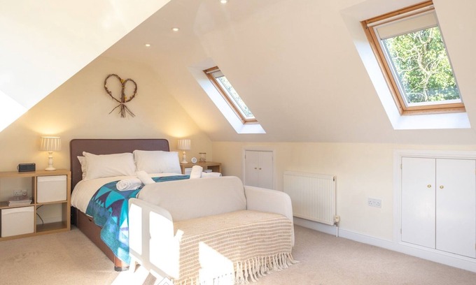 Radley Casa | Cosy loft apartment near Oxford I Pass the Keys
