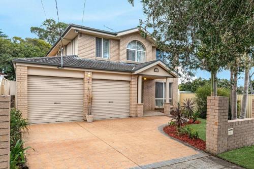 Blakehurst Casa | Cosy Modern 5BR Home-Major Hubs Parks with EV Charger