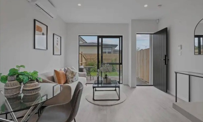 Orewa Casa | Cosy Modern House in Orewa near the beach, cafes and restaurants