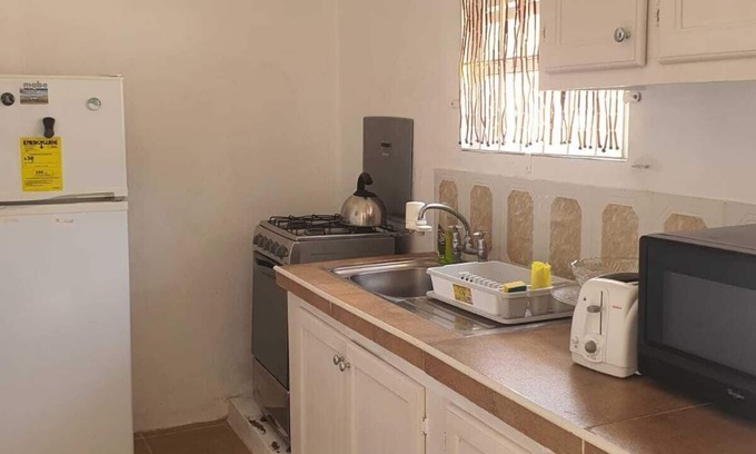 Blue Waters Apartamento | Cosy one bedroom apartment on the beautiful south coast, close to Accra beach.