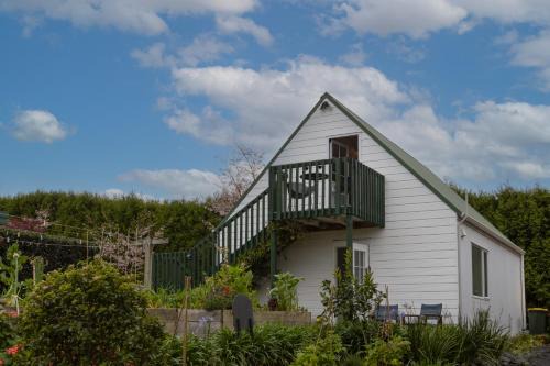 Whakamarama Apartamento | Cosy Orchard Loft - Breakfast included