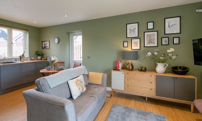 Loppington Apartamento | *Cosy, peaceful and modern ground floor apartment* | Pass the Keys