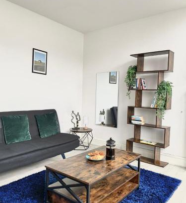 Prenton Apartamento | Cosy Prenton home near Tranmere Club and Liverpool