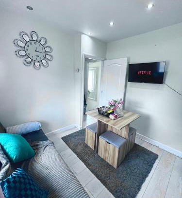 The Wrythe Apartamento | Cosy private flat in London, Contractors Free Parking on premise