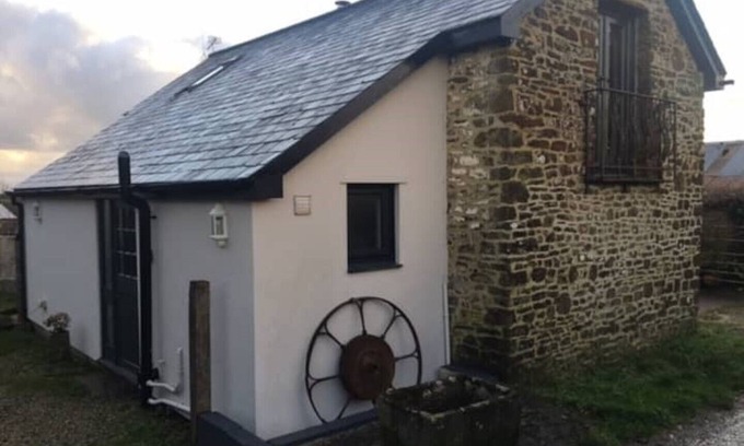 Holsworthy Casa | Cosy, quiet space in pretty countryside with access to fields. 20 mins to coast.