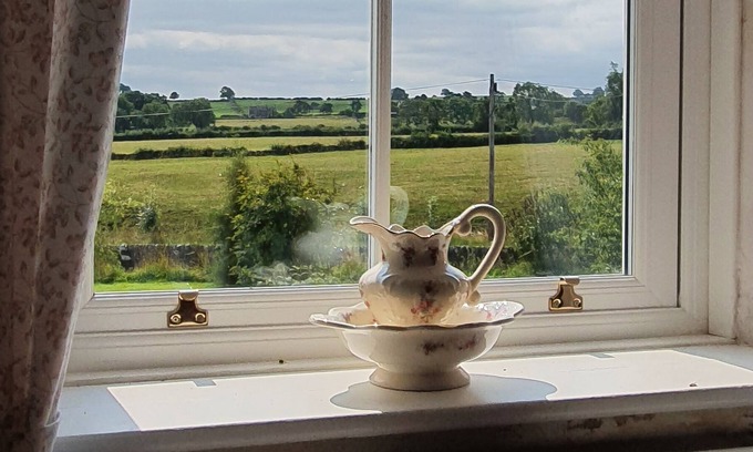 North Bitchburn Cabaña | Cosy refurbished cottage on a farm in a quiet rural location with great views