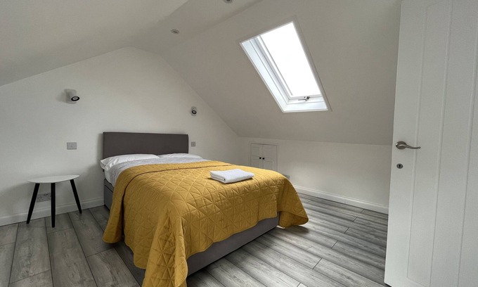 Figge's Marsh Apartamento | Cosy Refurbished Apartment w/ King Bed, Easy Transport to Central London