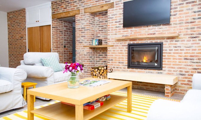 Hexham Casa | Cosy retreat in woods with stunning views of Hadrian's Wall. Pet friendly.