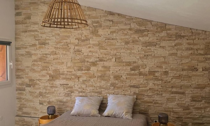 Saint-Martin-de-Crau Cama Y Desayuno | Cosy room with exterior