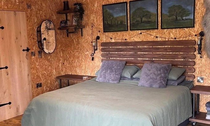Clitheroe Cabina | Cosy rural retreat. Perfect for couples. Dog-friendly.
