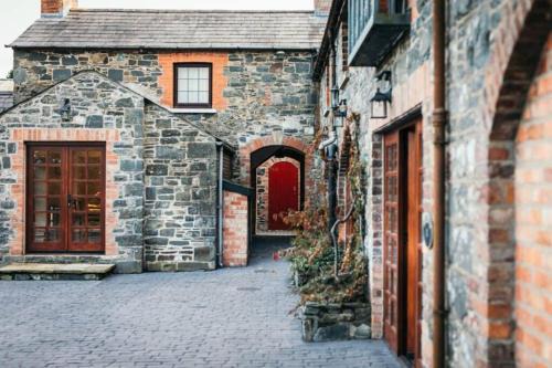 Bailliesmill Casa | Cosy Rustic Cottages for Large Groups