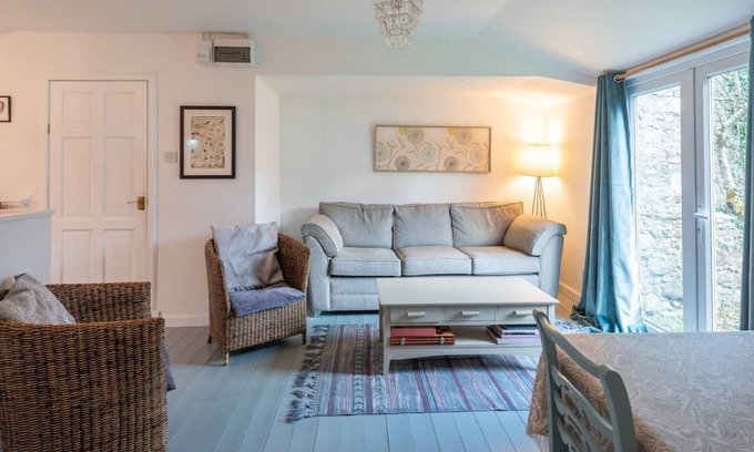 Fort Augustus Chalet De Esquí | Cosy secluded chalet with private parking and garden in centre of Fort Augustus