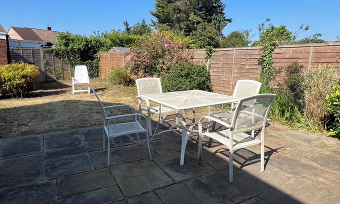 Tea Green Casa | Cosy secure 3 bed house by luton airport with parking