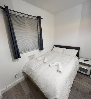 Faraday Apartamento | Cosy Self contained Studio flat