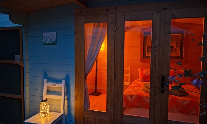 Penarth Cabina | Cosy semi off grid eco cabin in Penarth, very quiet location.