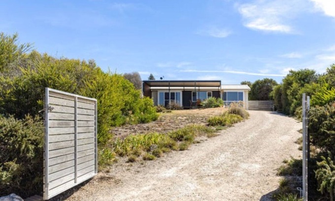Middleton Casa | Cosy Shack 2 Min to Middleton Beach. Family/Pet Friendly with Deck, Wifi & Linen