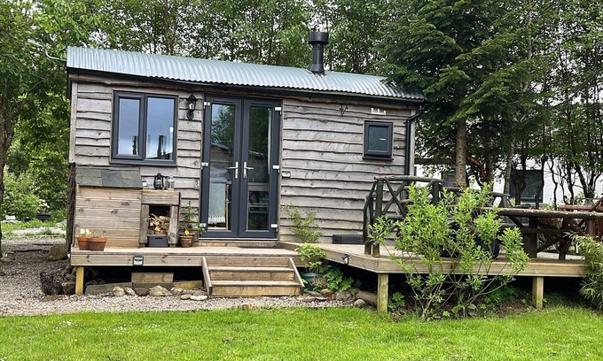 Glenmorangie Cabina | Cosy Shepherds Hut in the stunning Scottish Highlands & just off the NC500