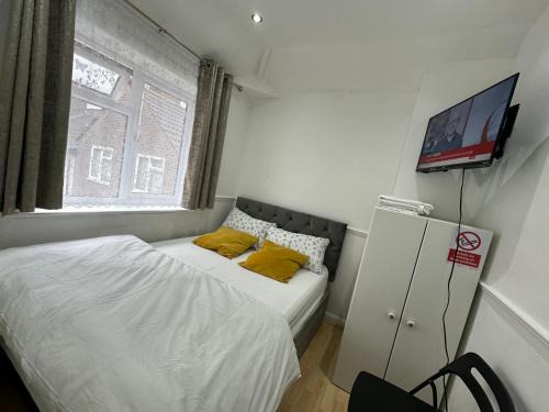 Downham Casa | Cosy Smart/Small Double Room in Keedonwood Road Bromley