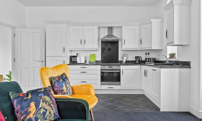 Stainburn Apartamento | Cosy & Spacious 2BR Flat in Workington with FREE Parking