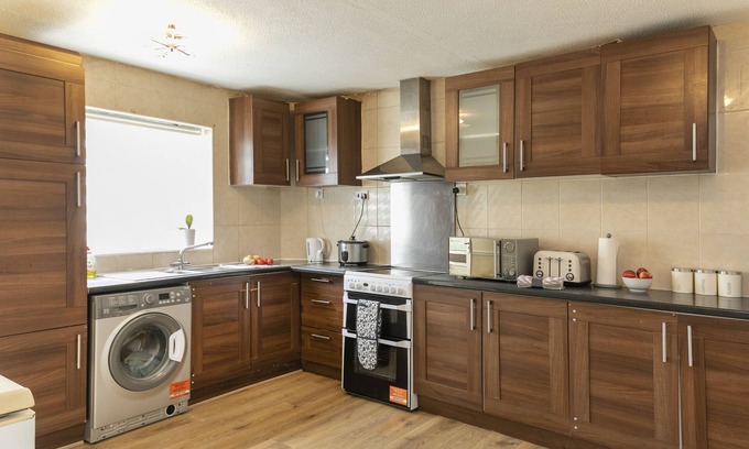 Vange Casa | *Cosy*Spacious*Wifi*Clean*Close2City*Parking*