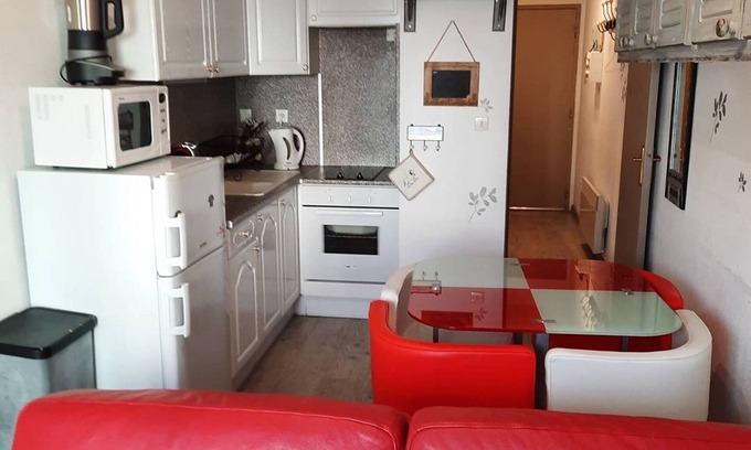 Pyrenees 2000 Apartamento | Estudio con Cabina y Terraza para 4 en el Corazón de la Estación