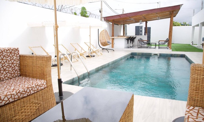Yamoussoukro Apartamento | Cosy studio in a mini-complex with swimming pool close to amenities.