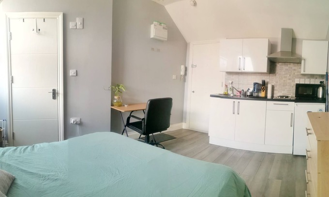 St. Leonard's Apartamento | Cosy studio in Streatham for single or couple, close to many amenities!